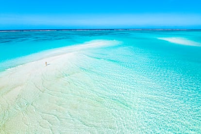 Nungwi Beach (Zanzíbar, Tanzania). Nungwi es un pueblo de pescadores en la costa norte de la isla tanzana de Zanzíbar. También una de las playas más codiciadas por los turistas, que disponen de una oferta de alojamiento que abarca desde ‘lodges’ a precios asequibles a lujosos hoteles de cinco estrellas. 