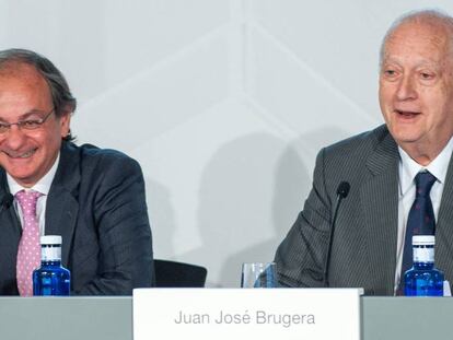 Pere Viñolas (izquierda), consejero delegado de Colonial, y Juan José Brugera, presidente, en la junta de accionistas de 2019 de la inmobiliaria.