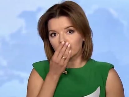 Una presentadora ucraniana de noticias pierde un diente en directo