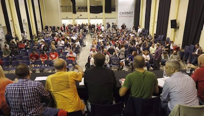 Assemblea dels treballadors del metro de Barcelona aquest dimarts al Casinet d'Hostafrancs.