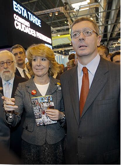 Aguirre y Gallardón visitan Fitur