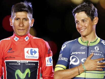 Nairo Quintana (i) junto a Esteban Chaves en el podio.