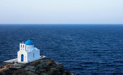 Ermita junto al Egeo en la isla de Sifnos.