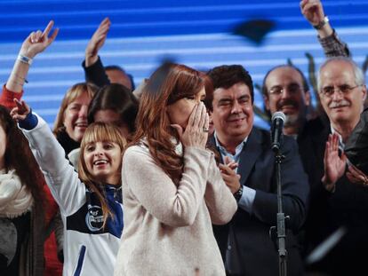 Cristina Kirchner habla a sus seguidores tras las elecciones primarias del 13 de agosto pasado.