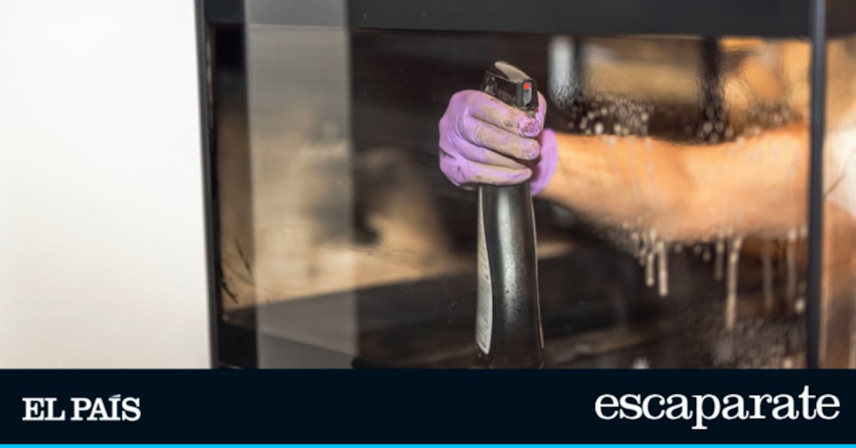 El limpiacristales antihollín que le hace falta a tu chimenea para dejarla impoluta cuesta menos de 6 euros en Amazon