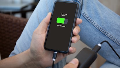 Pueden cargar la batería del móvil del 0 al 50% en tan solo media hora. GETTY IMAGES.