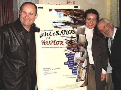 El director David Orejas, la productora y guionista, María Paz Orejas, y el humorista gráfico Antonio Fraguas, 'Forges'.