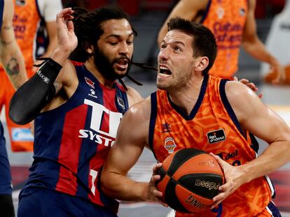 Henry y Van Rossom, en el partido del Buesa Arena.