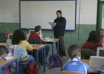 Clases de refuerzo en un instituto andaluz. / Javier Barbancho