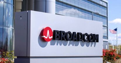 Logo de Broadcom en sus oficinas en Irvine, California. 