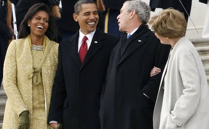 Michelle y Barack Obama, George y Laura Bush, en la investidura de Obama en 2009.