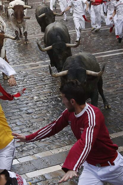 Un momento de la carrera en la calle Mercaderes.