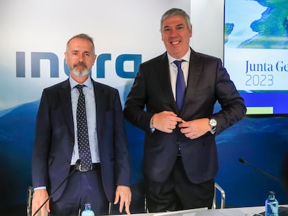 El presidente de Indra, Marc Murtra, y el consejero delegado de la compañía, José Vicente de los Mozos, en la última junta general de accionistas.