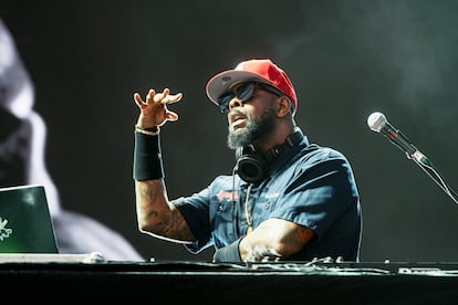 Диджей Маггс из Cypress Hill на концерте в Севилье, который начался с «When the Shit Goes Down».