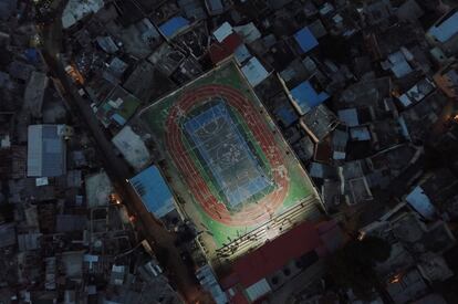 Vista áerea de una pista de atletismo en el vecindario de Jalouise, uno de los más pobres de Puerto Príncipe (Haití), el 16 de diciembre de 2018.