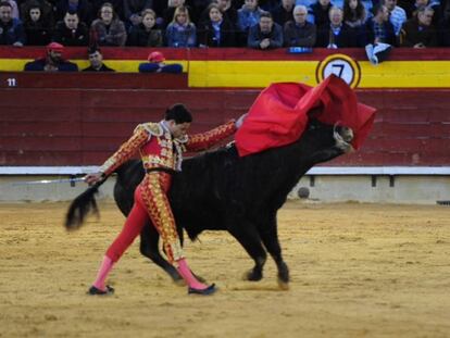 Sedano V&aacute;zquez, en un pase de pecho. 