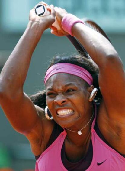 Serena Williams logra un tanto.