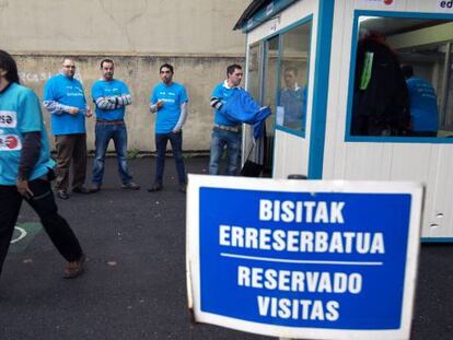 Trabajadores de Edesa en las primeras horas de su encierro.