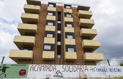 The apartment block occupied by the Mortgage Victims Platform in Salt.