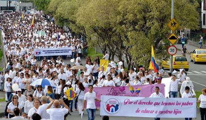 Una de las multitudinarias marchas por la defensa de una familia formada por un hombre y una mujer celebradas en Colombia.
