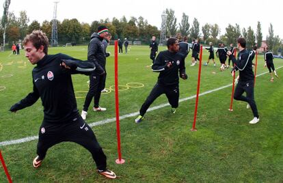 Los jugadores del Shakhtar Donetsk, durante el entrenamiento en su ciudad deportiva.