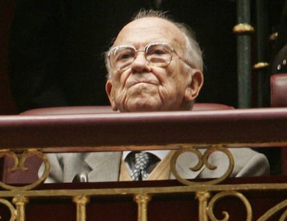 Santiago Carrillo, en la tribuna de invitados del Congreso