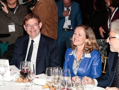 Ximo Puig, la ministra Nadia Calviño y el presidente de Foment del Treball Josep Sanchez Llibre. 