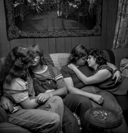 Fiesta de graduación de Oslin, junio de 1977. De la serie 'Social Graces', de Larry Fink.