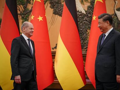 El canciller alemán, Olaf Scholz, y el presidente chino, Xi Jinping, durante la visita del primero a Pekín.