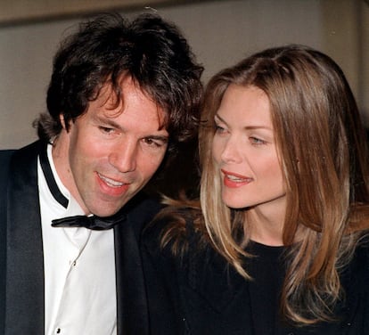 Michelle Pfeiffer y su marido, David E. Kelley, en 1995.