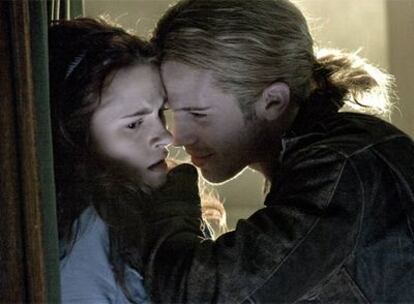 Fotograma de <i>Crepúsculo,</i> con Kristen Stewart y Cam Gigandet.