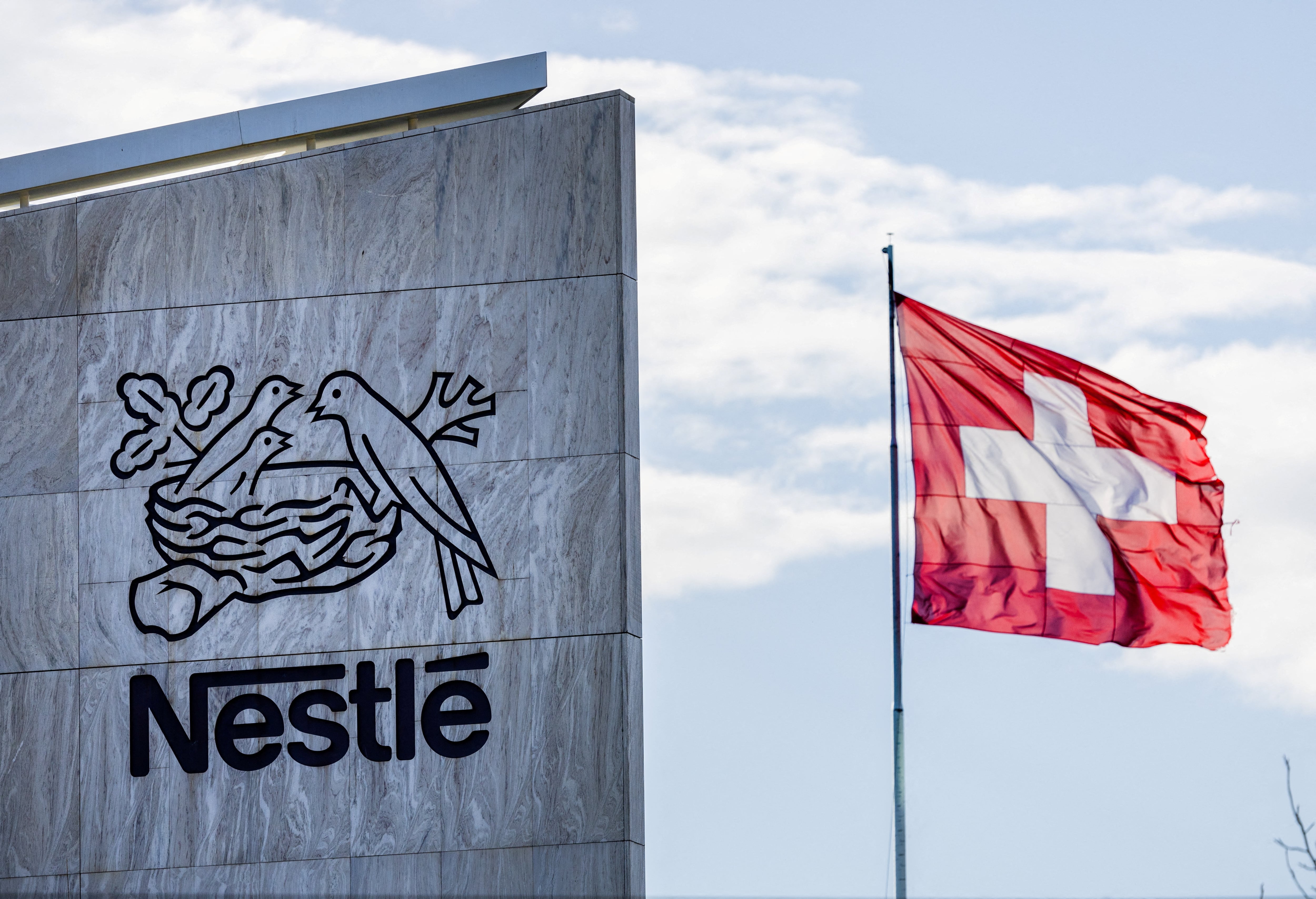 Nestlé acuerda la venta de su negocio de vitaminas a un fondo por 850 millones de euros
