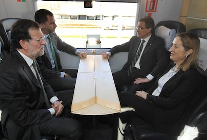 Rajoy va estrenar la seva agenda catalana del 2013 el 8 de gener amb la inauguració del tram d'alta velocitat Girona-Figueres, on va coincidir amb el president de la Generalitat, Artur Mas. Rajoy es va referir a la nova línia ferroviària com "una via d'entesa". Tots dos presidents van coincidir de nou en la inauguració del Saló Internacional de l'Automòbil el 25 de març. Rajoy va tornar a visitar Catalunya en dues ocasions aquest any: per clausurar l'una reunió del Cercle d'Economia de Sitges i pel Fòrum Econòmic del Mediterrani Occidental.