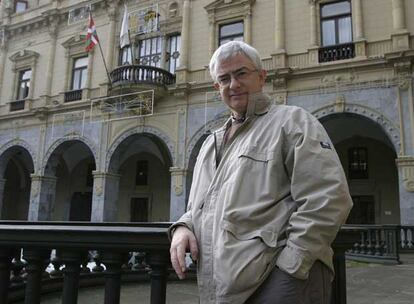 José Antonio Rekondo, ante el Ayuntamiento de Hernani.