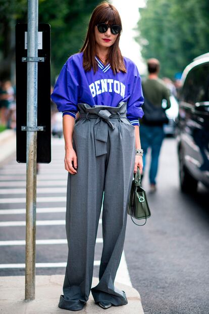 ¿Te atreverías a ir a la oficina con pantalones sastre y una camiseta sport?