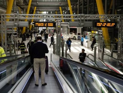 La aerolínea debe devolver al pasajero la comisión cobrada por terceros si se anula el vuelo