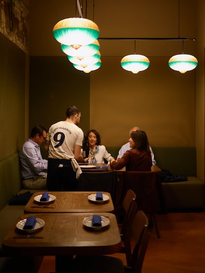 La sala del asador, con interiorismo de Enric Rebordosa, copropietario.
