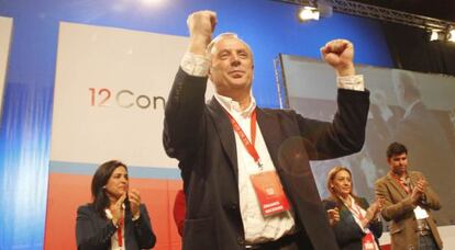 Pachi Vázquez celebra el triunfo tras ser reelegido secretario general del PSdeG.