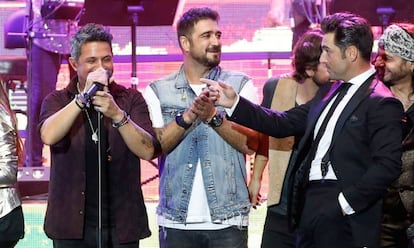 Alejandro Sanz, Antonio Orozco y David Bustamante, juntos en un concierto.