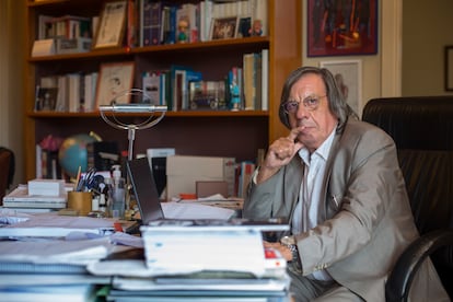 Francesc Jufresa, el abogado que ha presentado un indulto para los presos del 'procés', en su despacho en Barcelona.