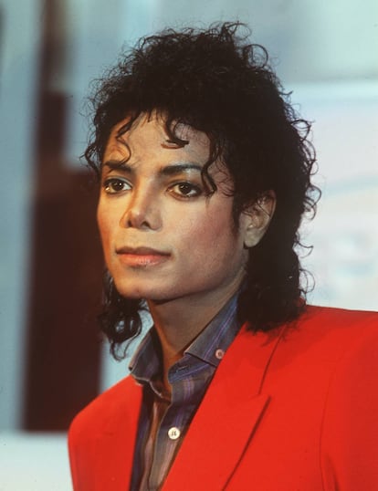 Michael Jackson en 1988. Entonces, según el biógrafo J. Randy Tarraborelli, el artista llevaría cuatro intervenciones de cirugía plástica en la nariz. Hasta el fin de su vida el propio Jackson admitiría únicamente dos.