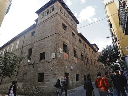 The fa&ccedil;ade of Madrid&#039;s Trinitarios church, where Cervantes&#039; tomb lies.