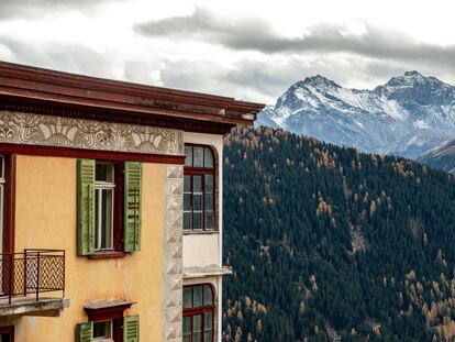 El hotel Schatzalp, en Davos (Suiza), con vistas a los Alpes.
