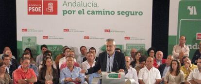 Griñán, en el mitin de este domingo en Málaga.