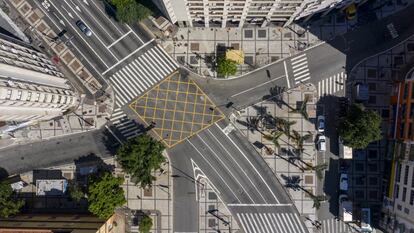 Um cruzamento no centro de São Paulo, a cidade que mais registra casos de coronavírus no país.