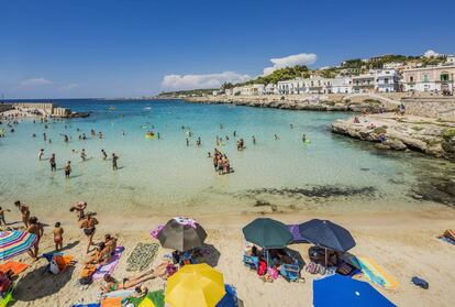 Santa Maria al Bagno, a 21 kilómetros de Lecce, es un pueblo de pescadores del golfo de Tarento, en el mar Jónico. Un lugar donde disfrutar de la playa y las puestas de sol.