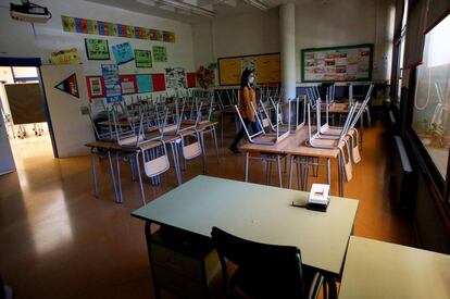 Vista d'una aula buida de l'escola L'Estel de Barcelona.