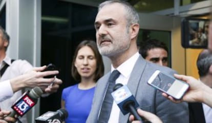 Nick Denton, fundador de Gawker, a la salida de un tribunal de Florida en 2016.