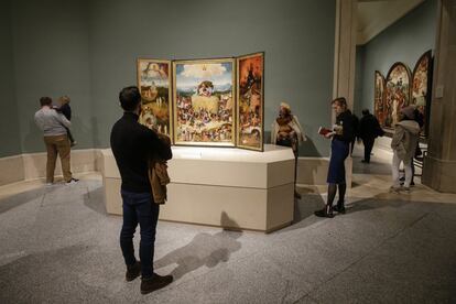 The Prado currently contains 8,100 works of art, of which 1,300 are on exhibit as part of the permanent collection. In the image, a visitor admires ‘The Haywayn Triptych,’ by Hieronymus Bosch.