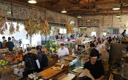 Interior del mercado cubierto The Goods Shed, en la ciudad inglesa de Canterbury. 